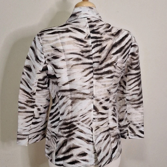 Chico's Tiger stripe Veronican lightweight linen blend single breast blazer - Picture 9 of 10